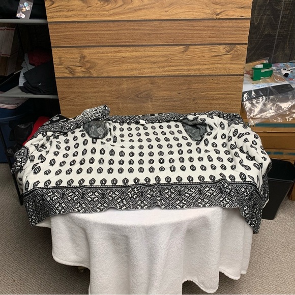 Jeans by Buffalo open front Black and White Patterned Women's Sweater size small - Picture 3 of 8